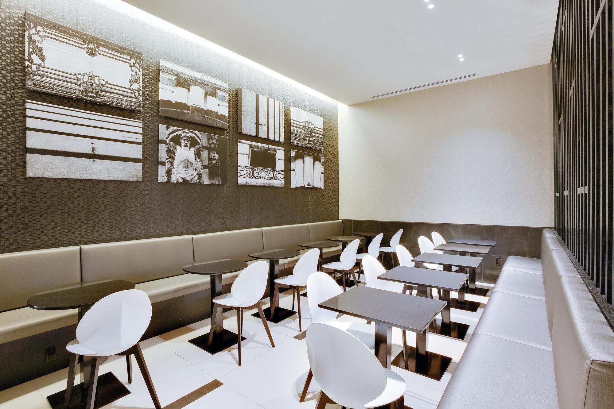 The At Fifth Avenue Hotel