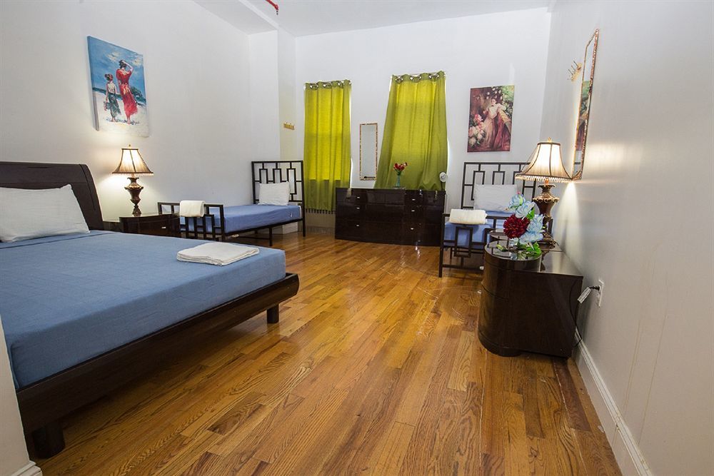 Ny Moore Hostel *