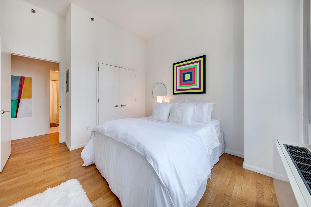 Times Square Lux Highrise Apartment *