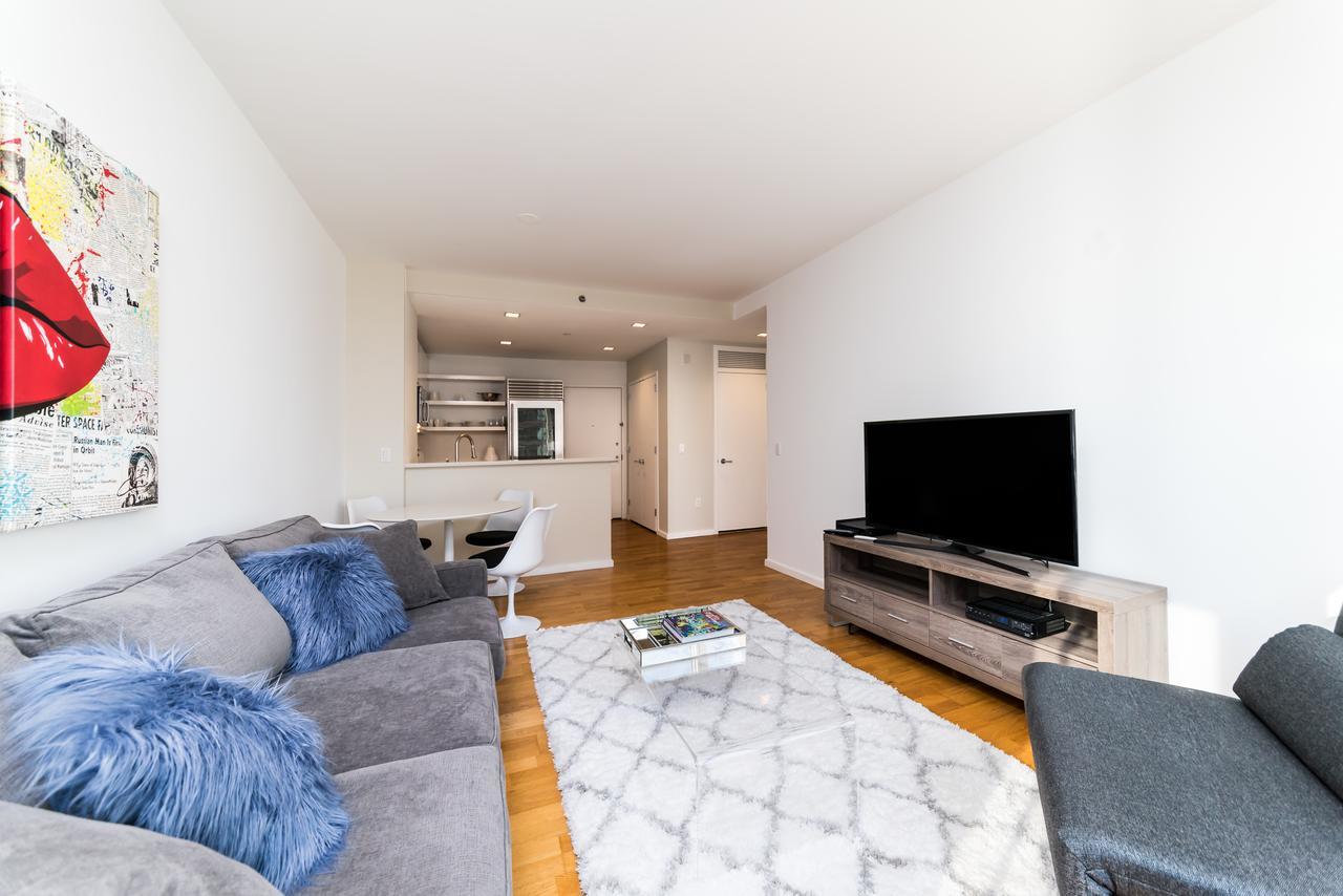 Times Square Lux Highrise Apartment *