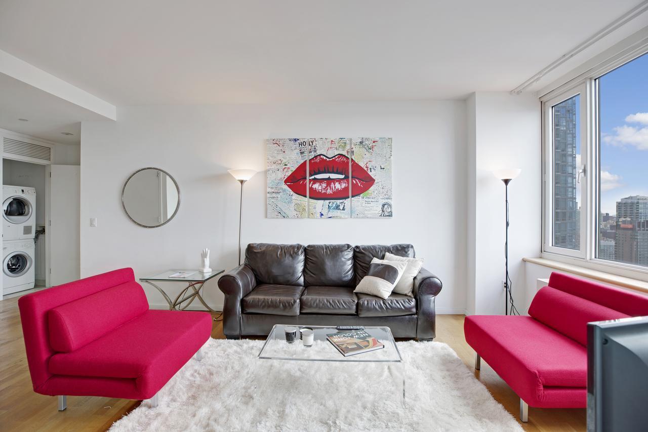 Times Square Lux Highrise Apartment
