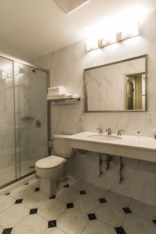 Hotel John 3*