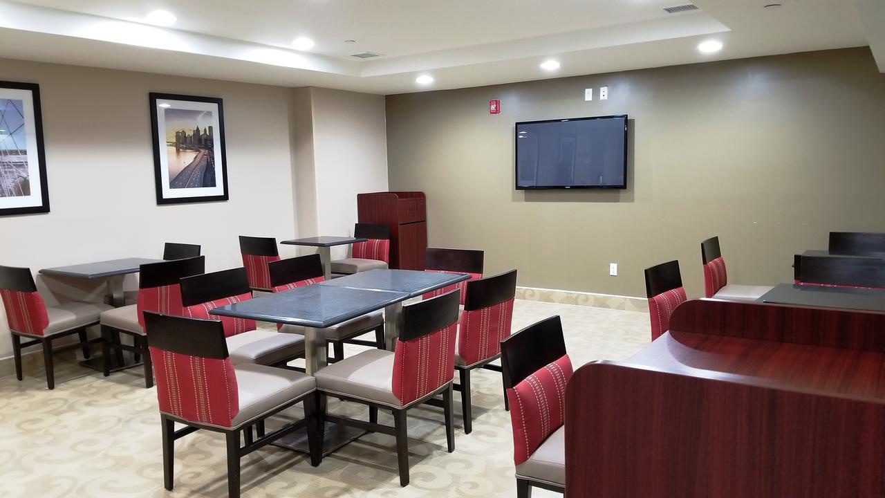Hotel Days By Wyndham Brooklyn Marine Park