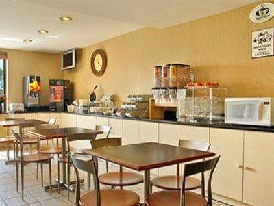 Super 8 By Wyndham Jamaica North Conduit 2*