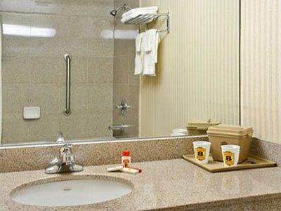 Hotel Super 8 By Wyndham Jamaica North Conduit New York