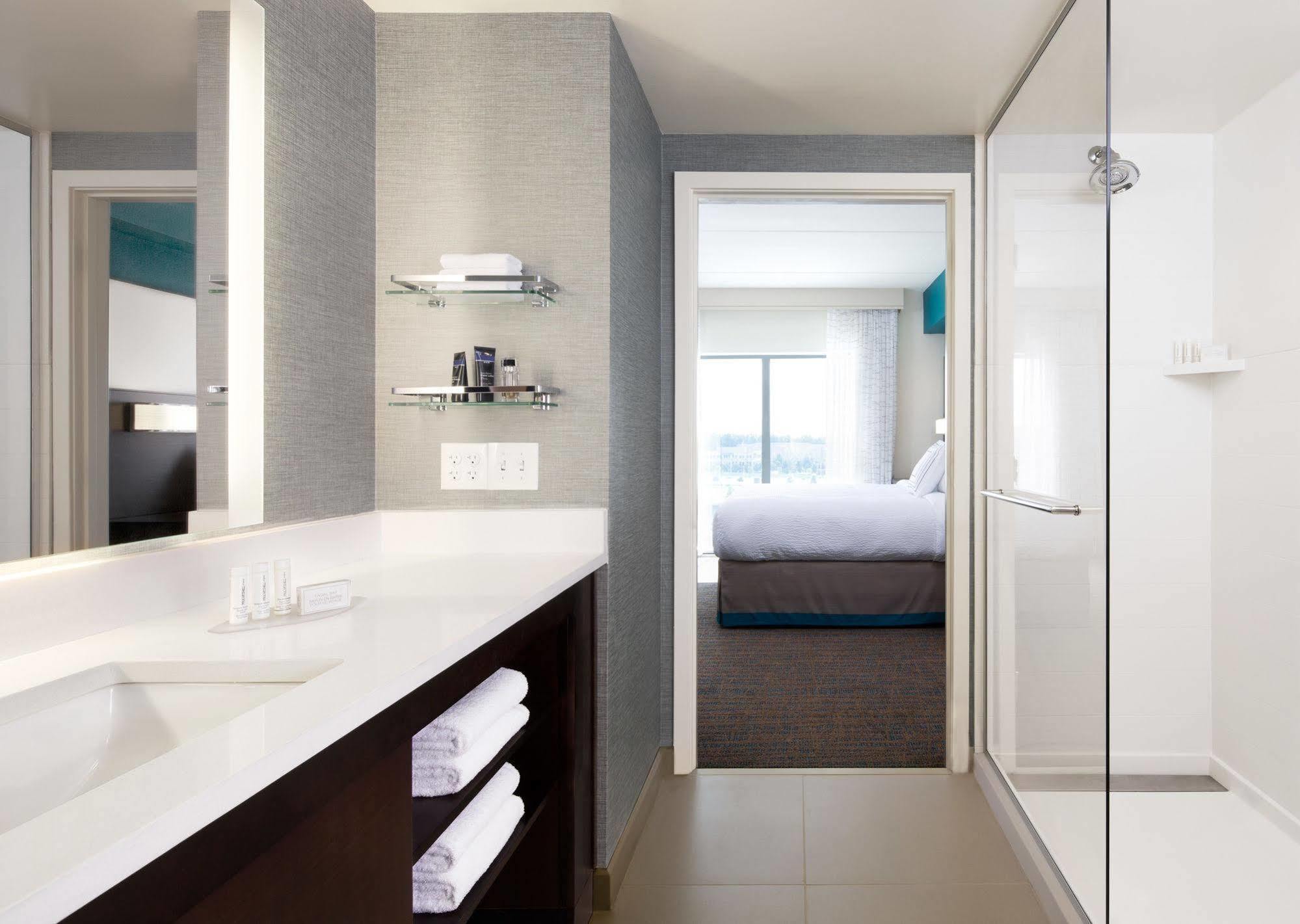 By Marriott The Bronx At Metro Center Atrium Hotel New York