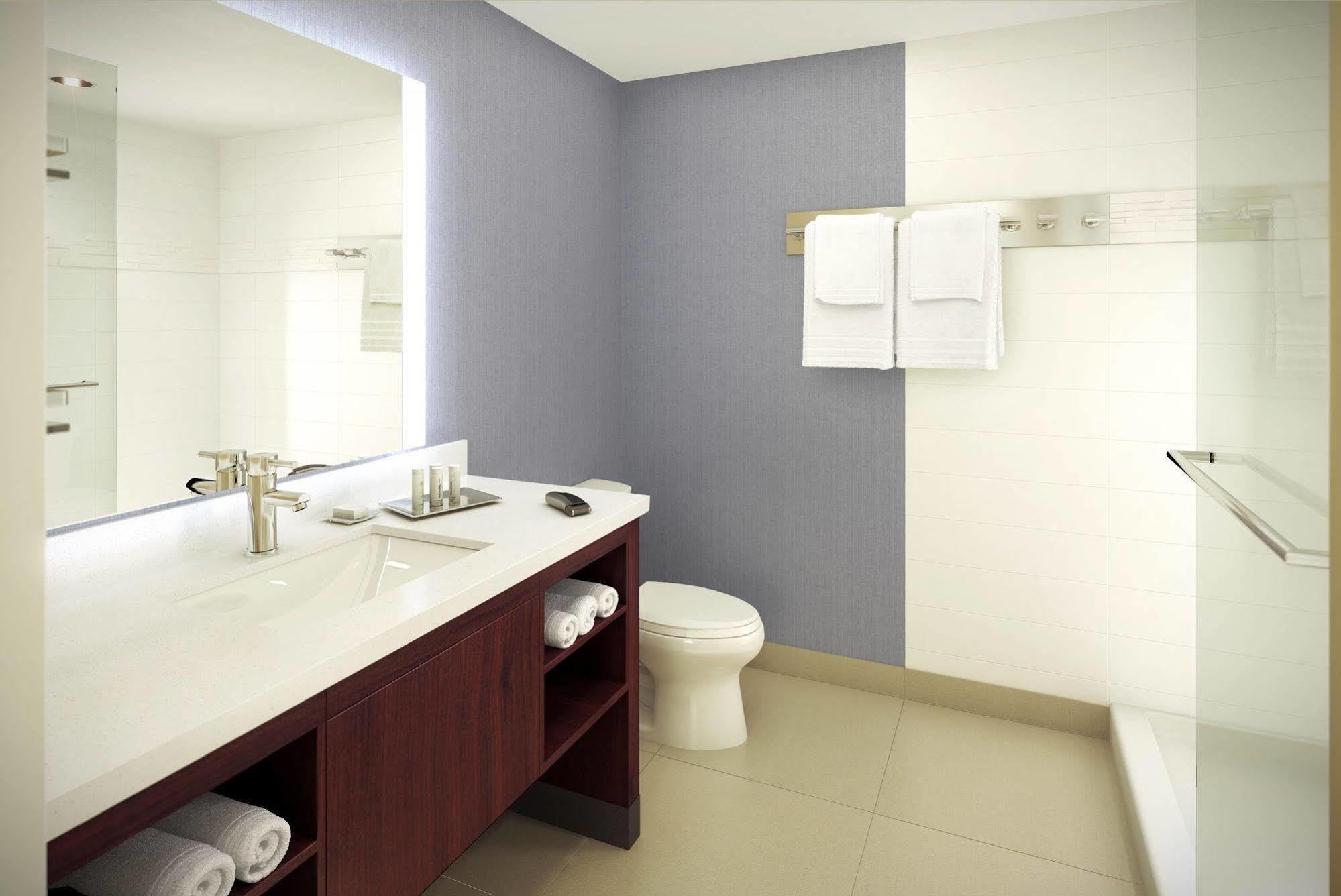 By Marriott The Bronx At Metro Center Atrium Hotel New York