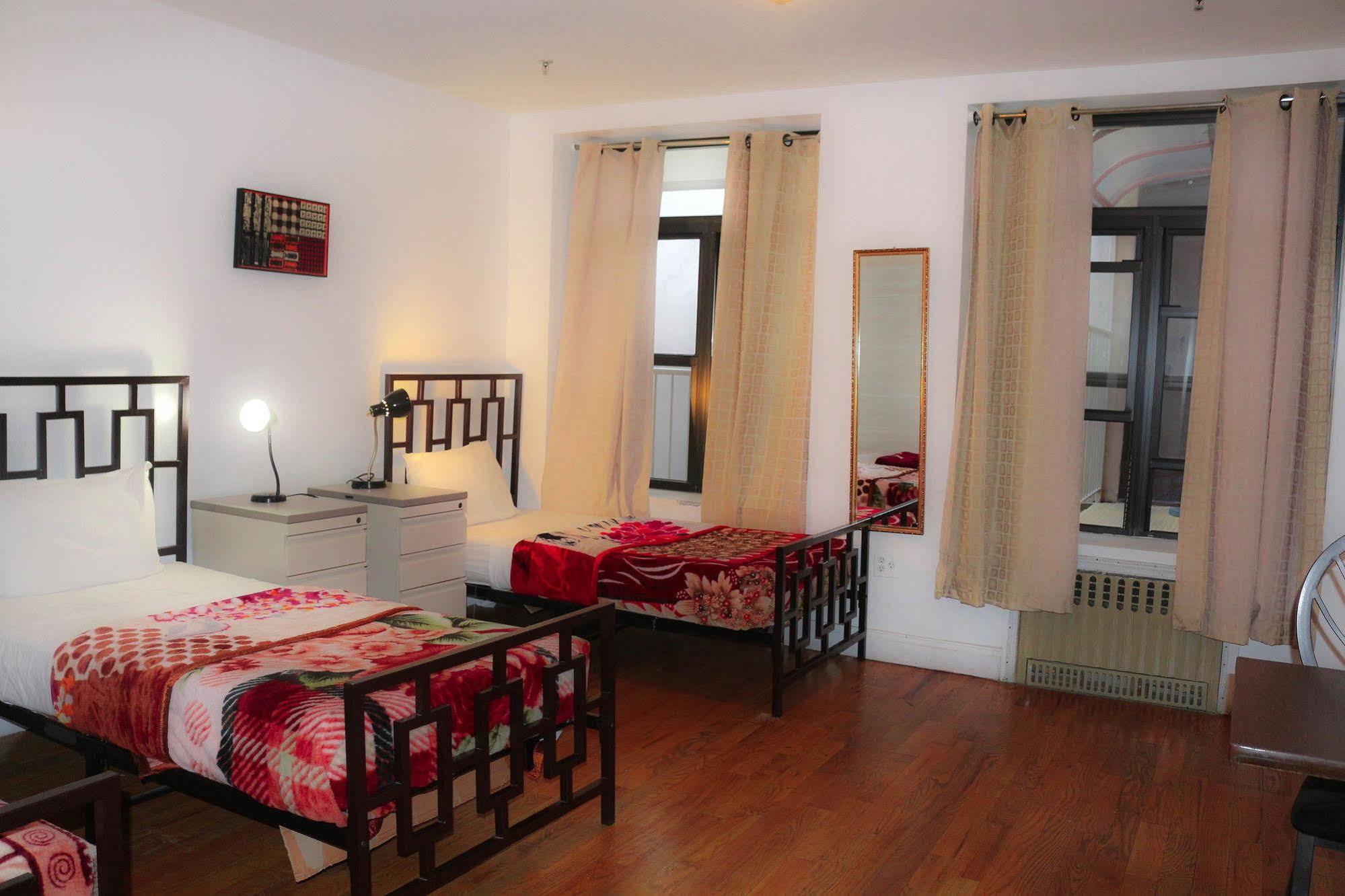 Hostel Ny Moore *