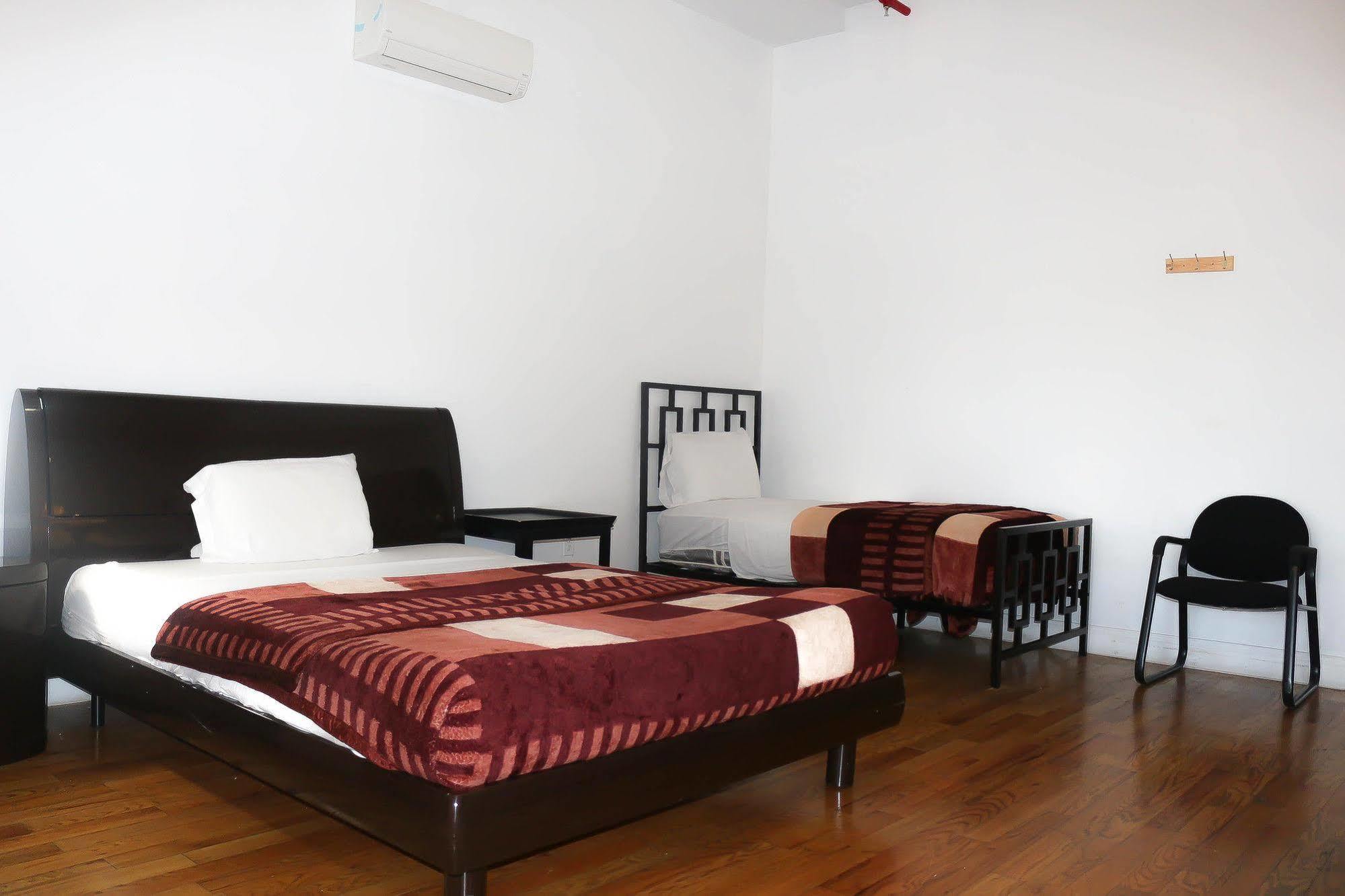 Ny Moore Hostel *