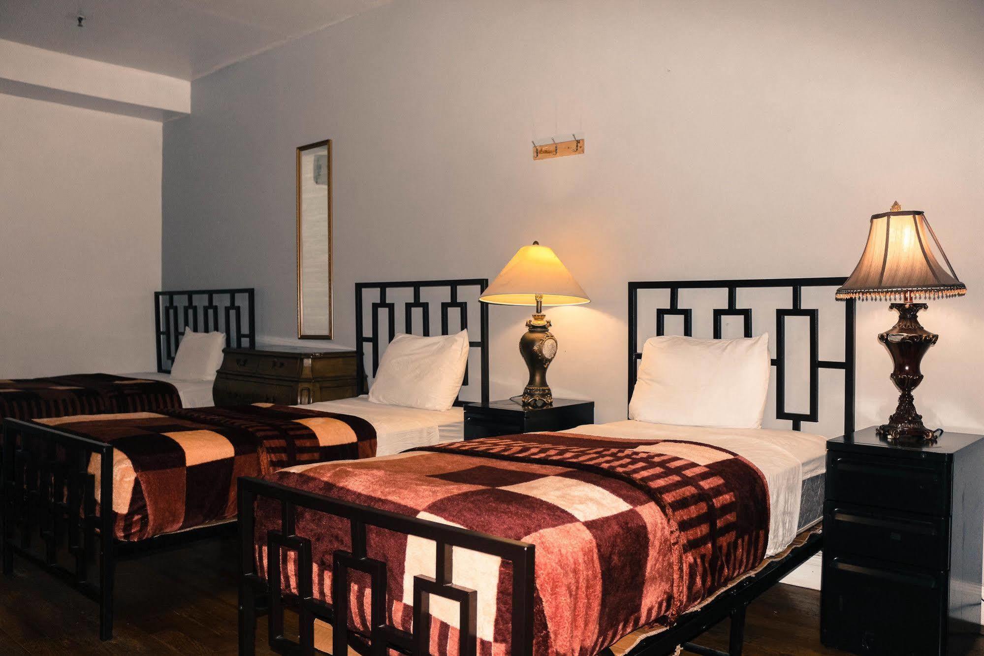 Hostel Ny Moore *