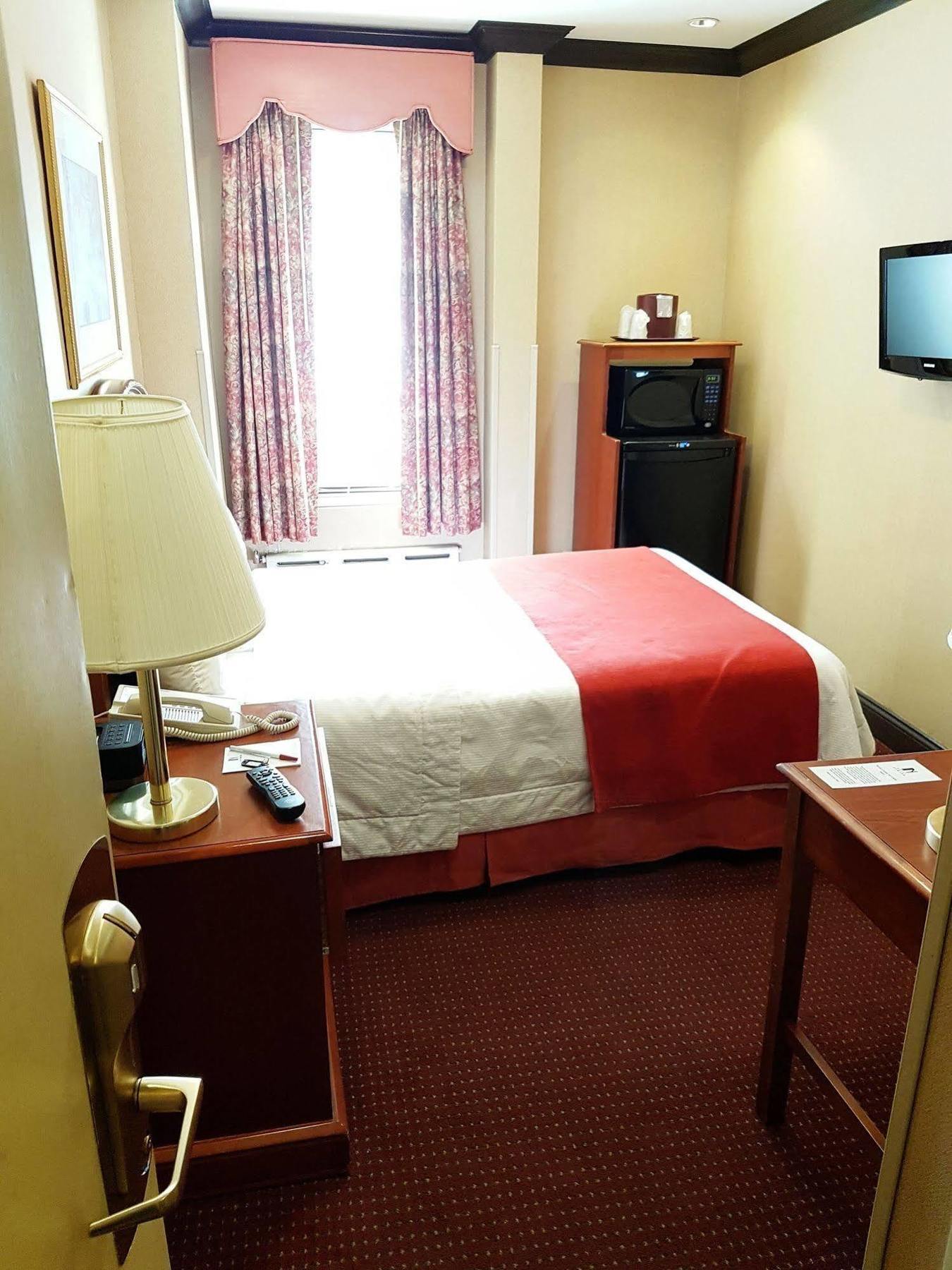 Hotel Newton 3*