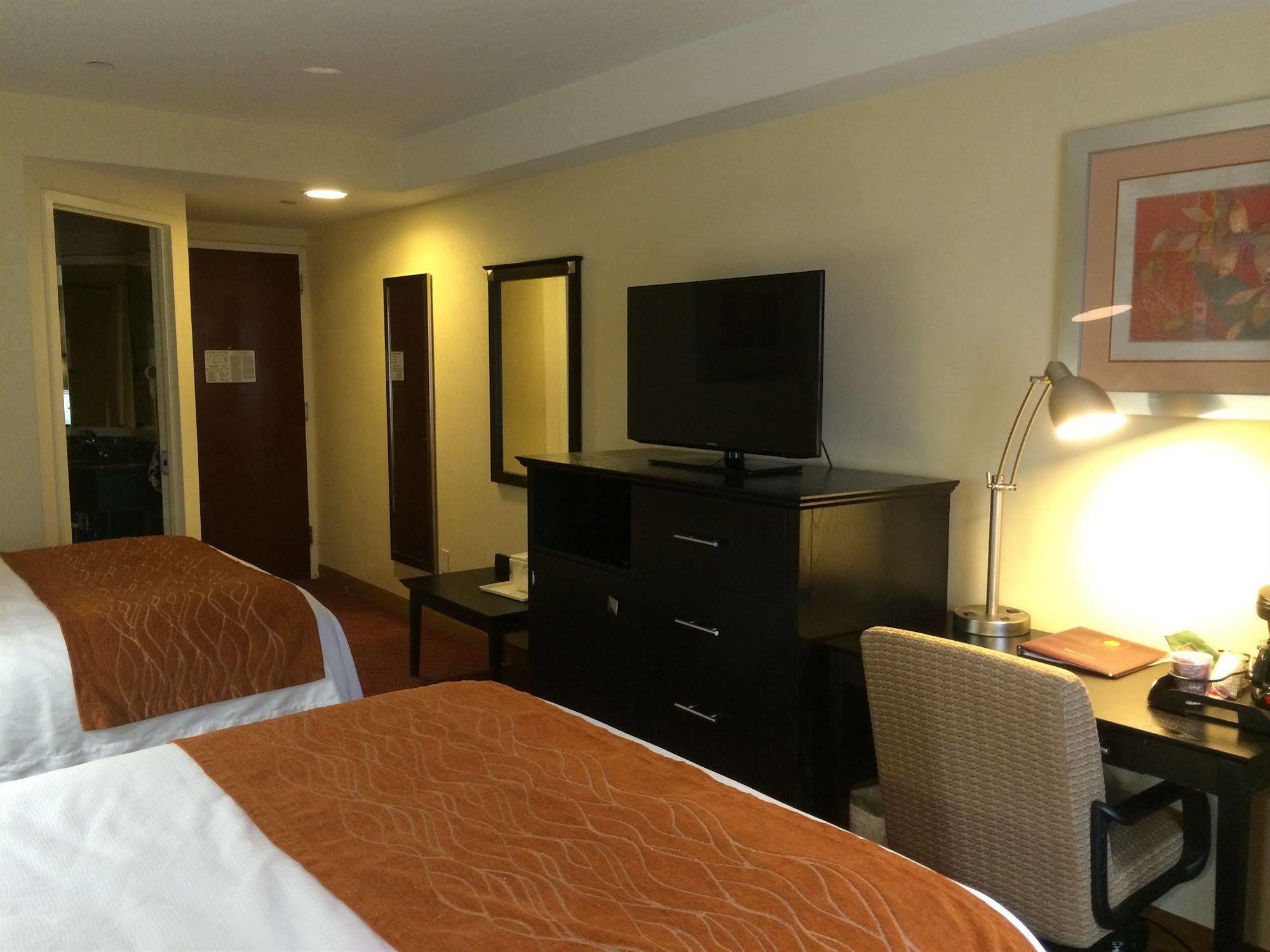 Comfort & Laguardia Airport Hotel 3*