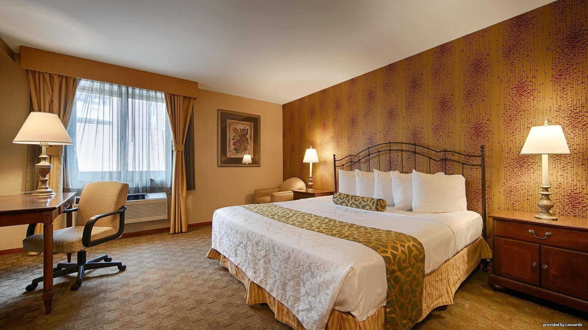 Best Western Queens Court Hotel 3*