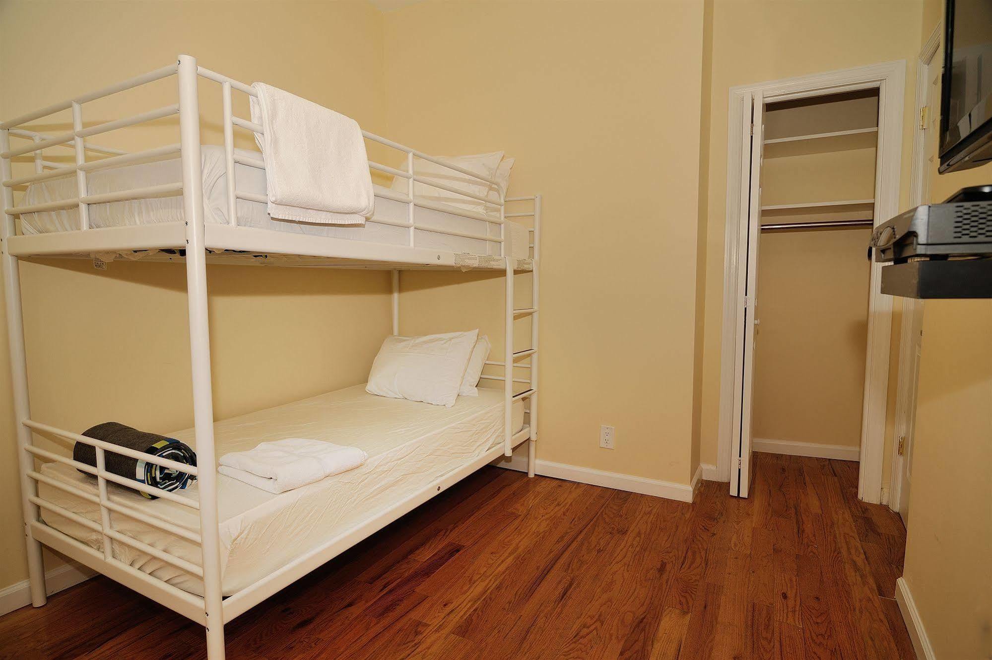 Rostel Hostel *