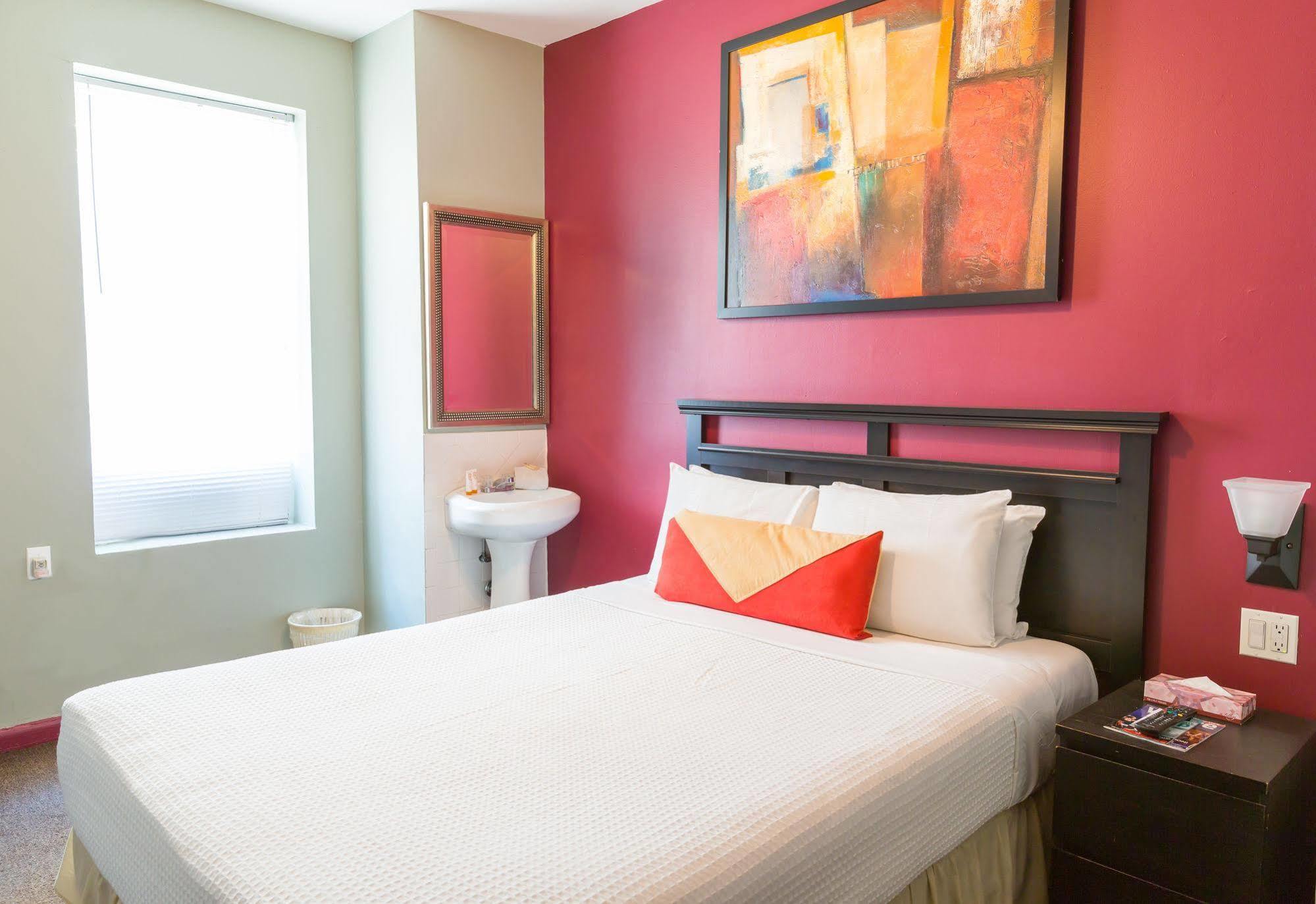 Hostel Broadway &