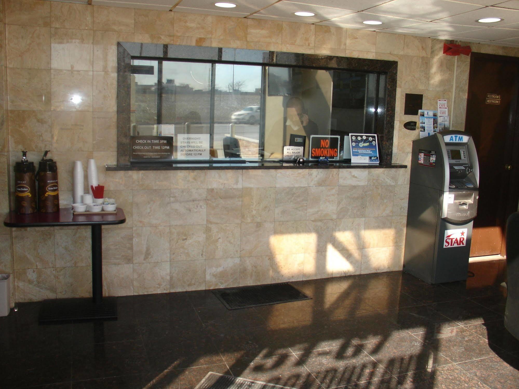 Super 8 By Wyndham Jamaica North Conduit Hotel New York