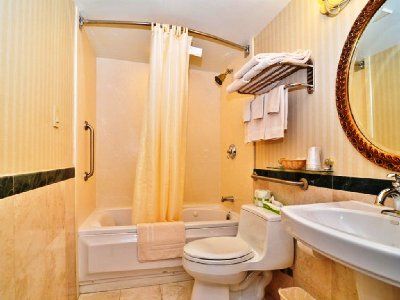 Best Western Queens Court Hotel 3*