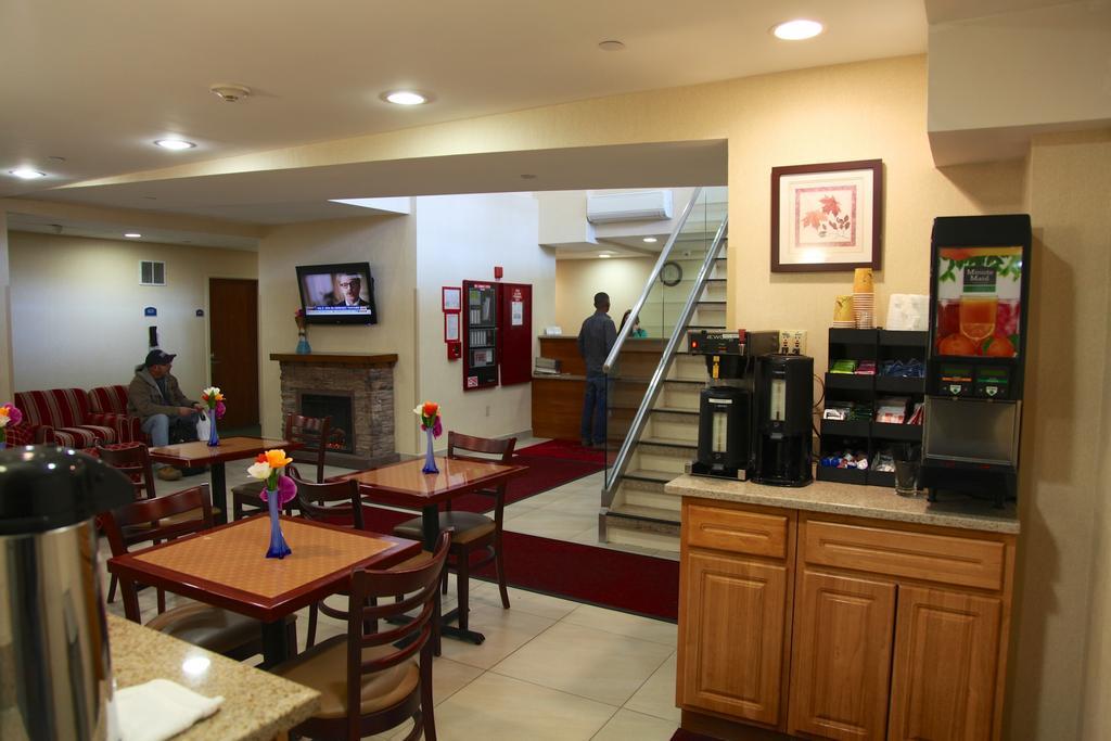 - Laguardia Airport 3*