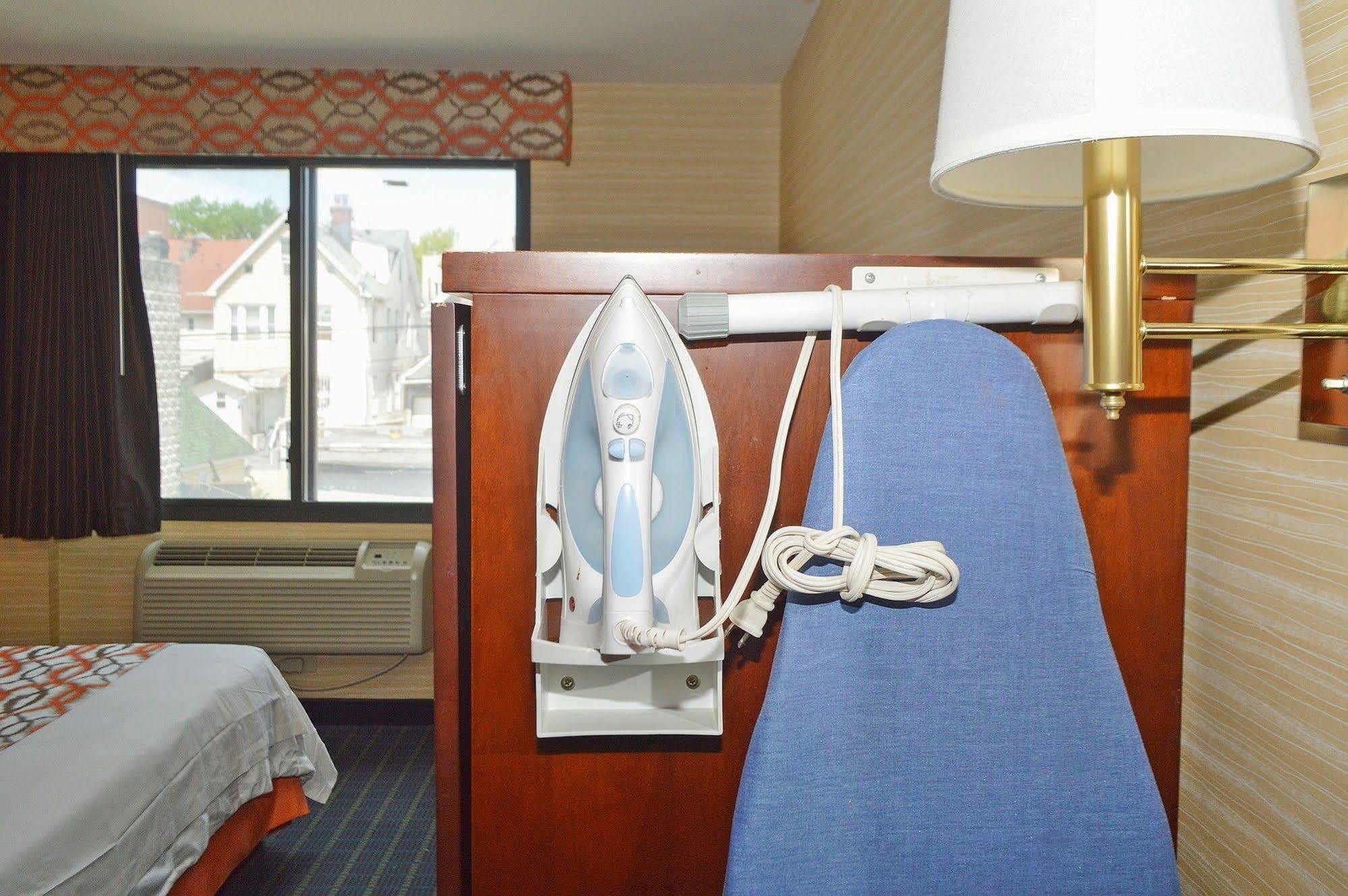 - Laguardia Airport 3*