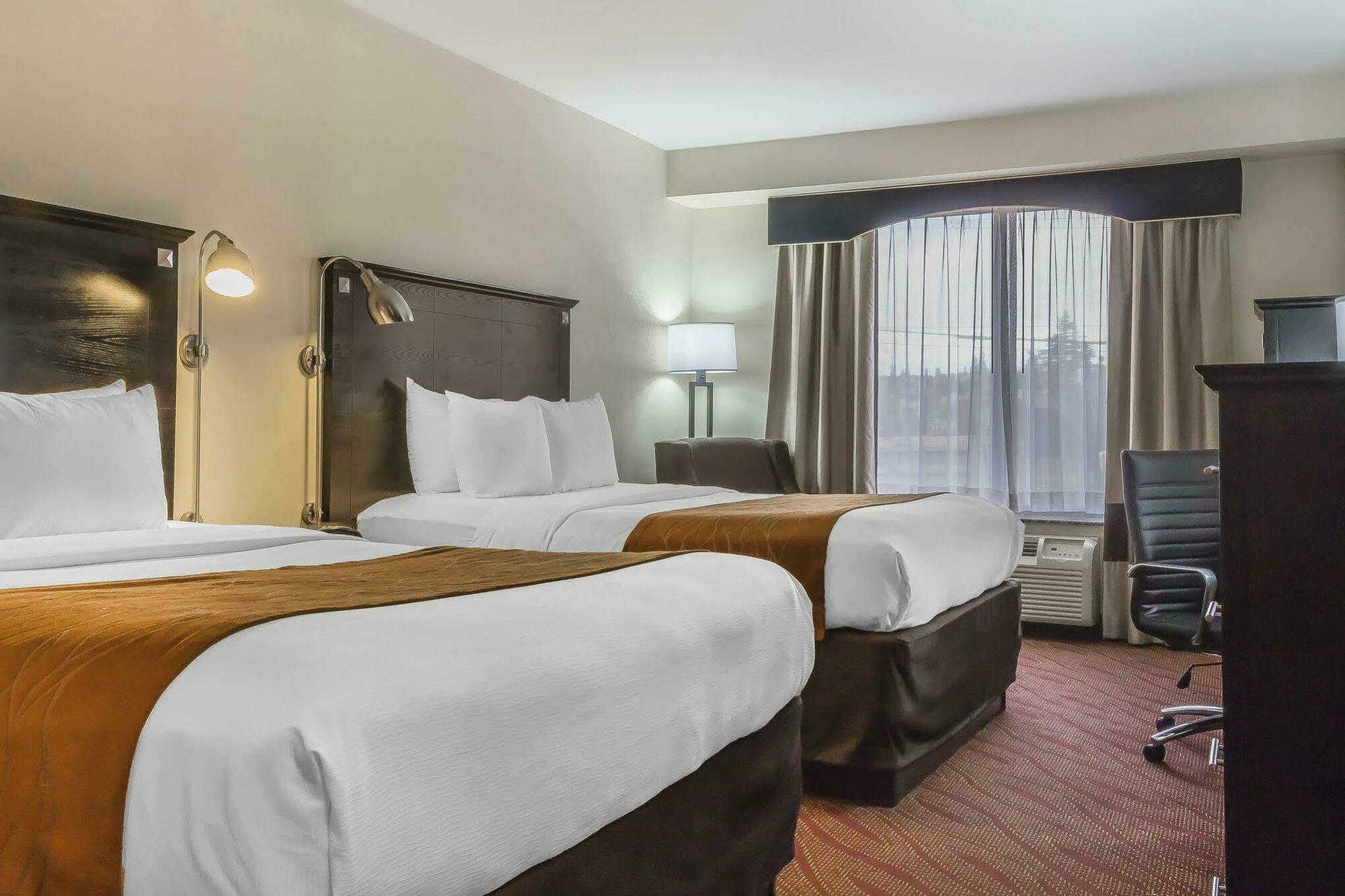 Hotel Comfort & Laguardia Airport 3*