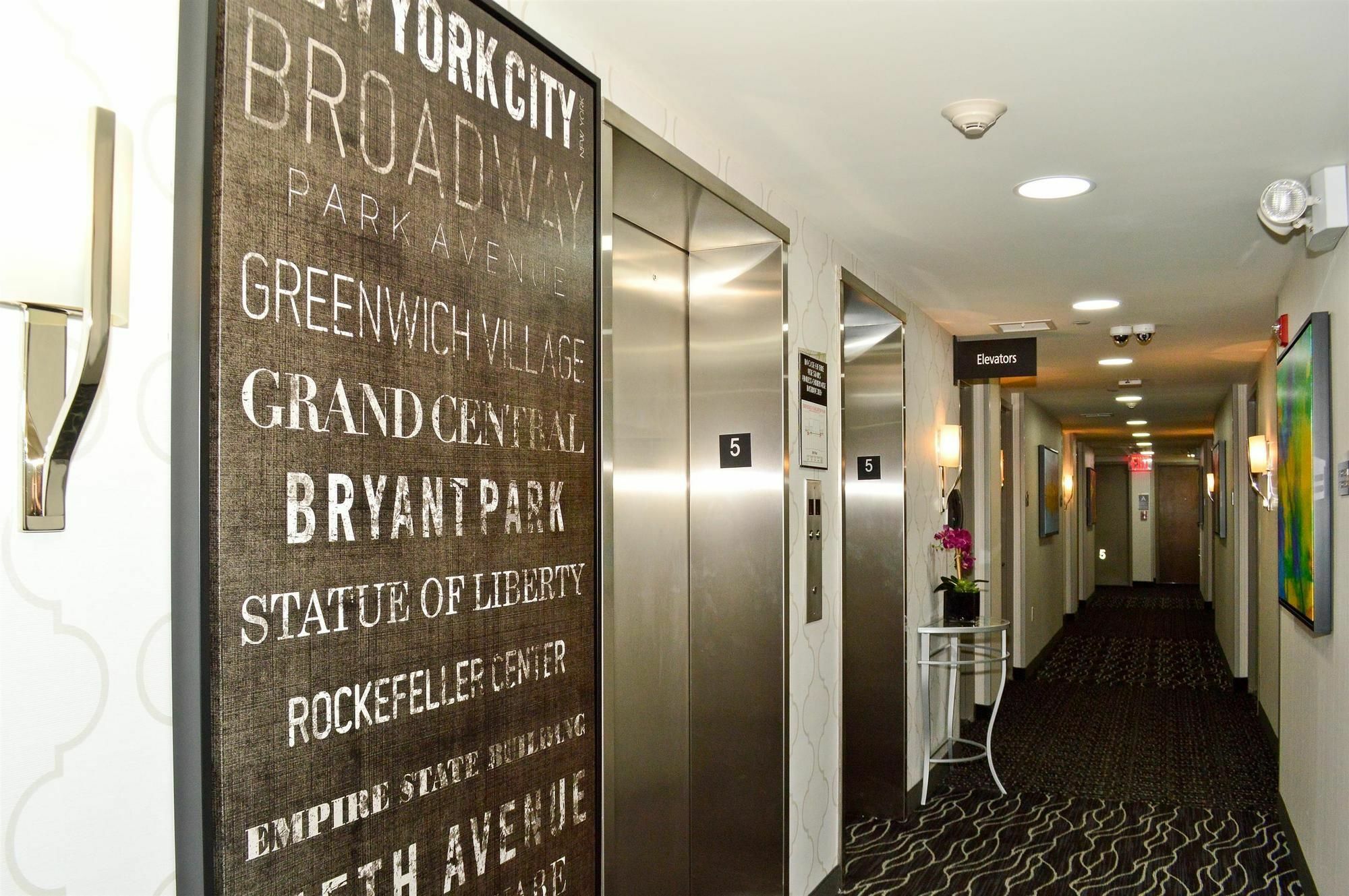 Western Laguardia Airport Queens 2*