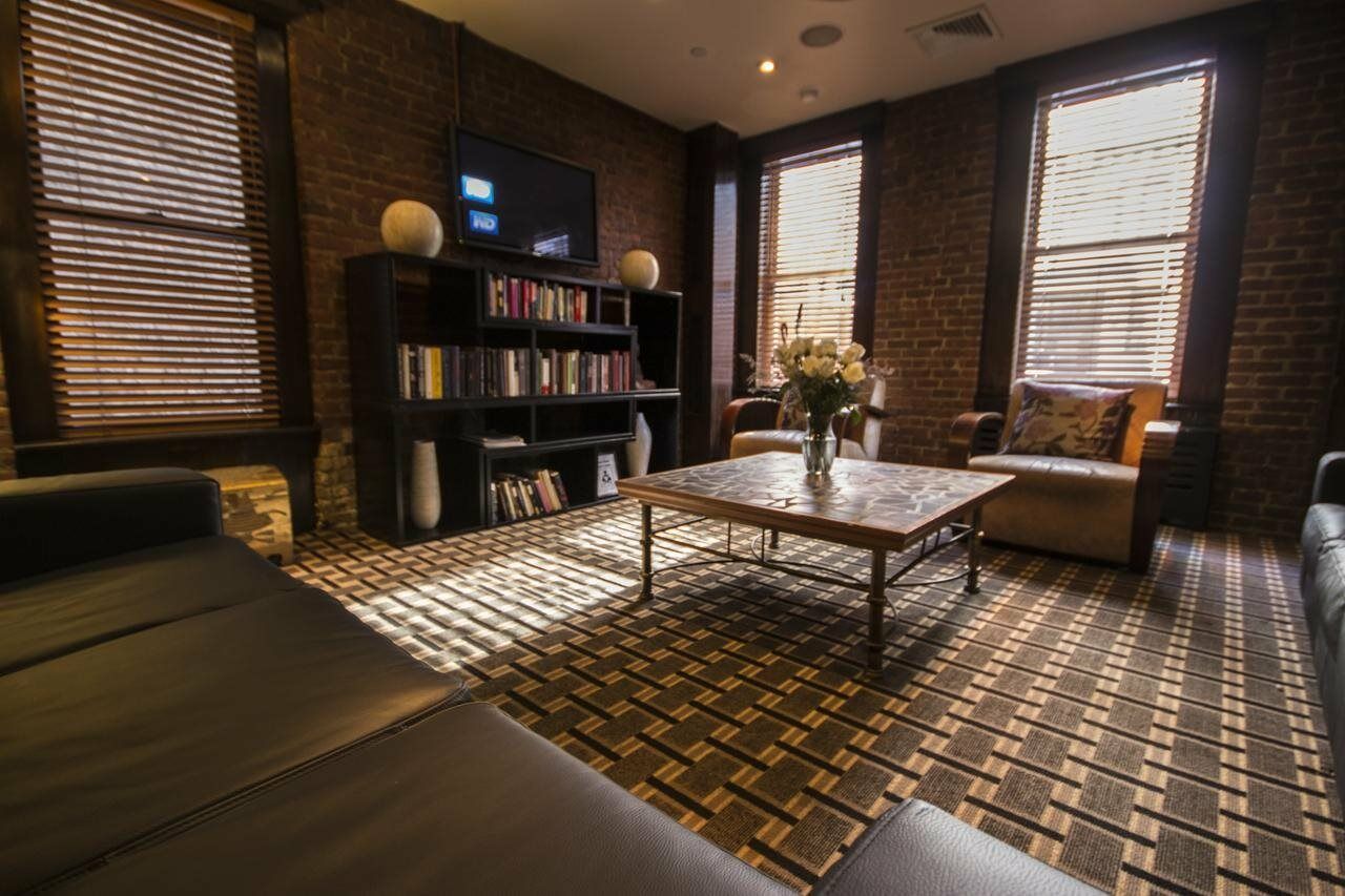 Hostel Broadway &