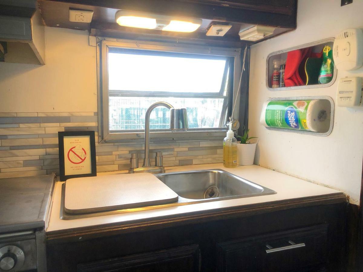 Comfortable Town House Sleeps 6 *