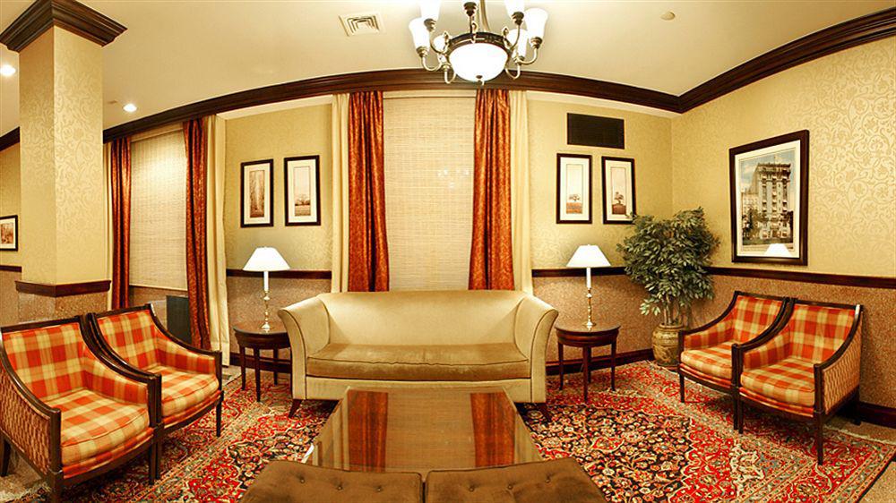 Newton Hotel 3*
