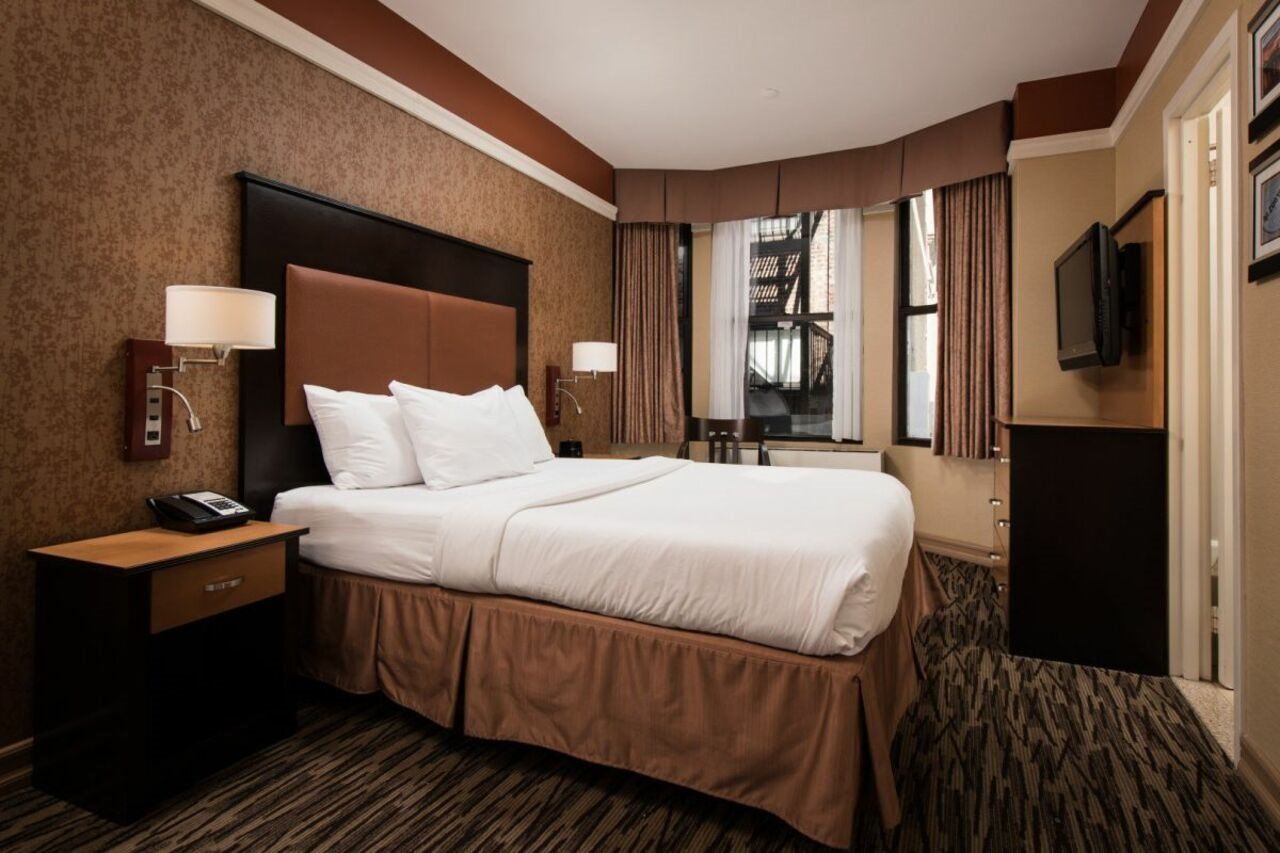 The At Fifth Avenue Hotel