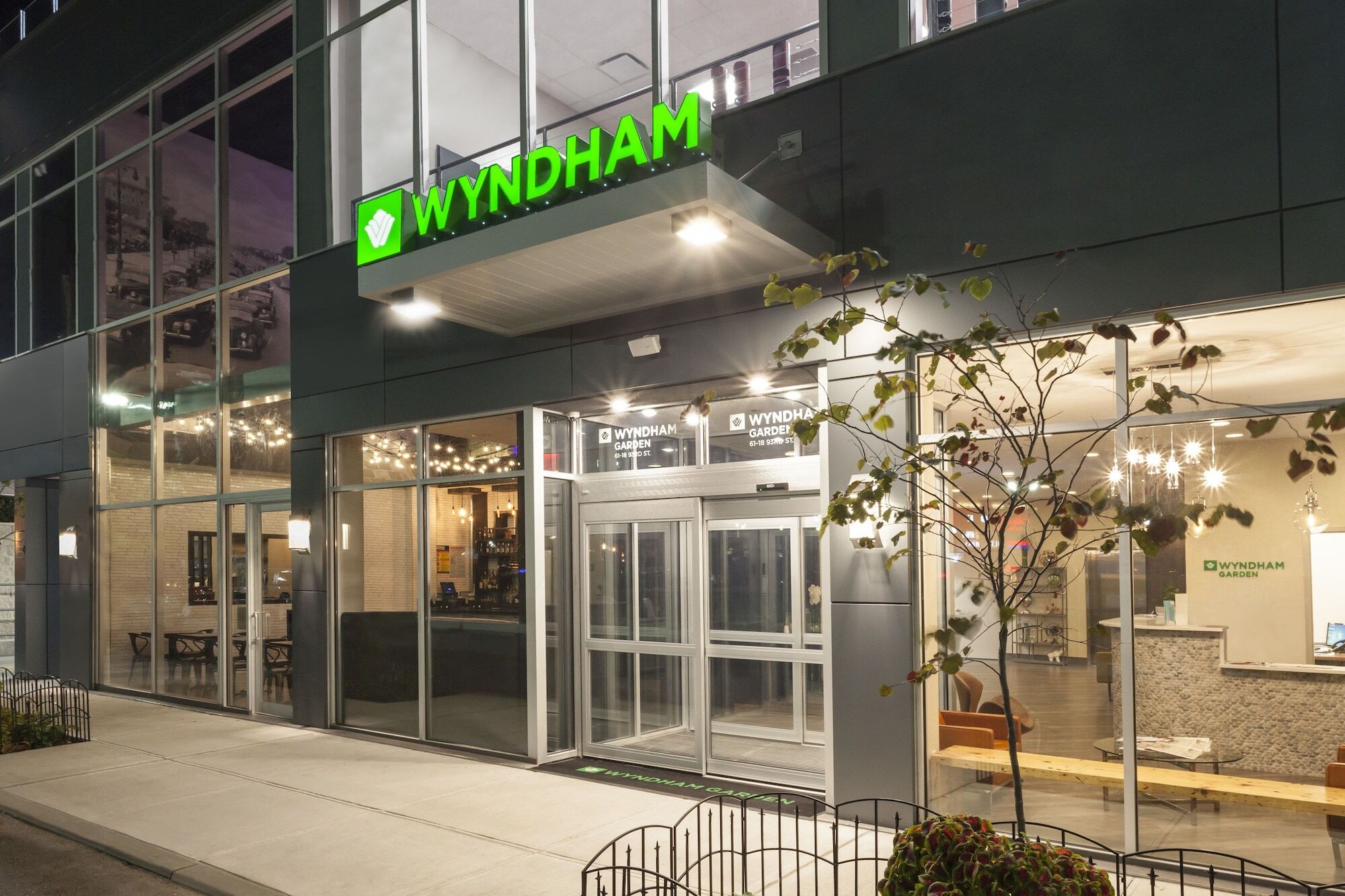 Hotel Wyndham Garden Laguardia South 4*