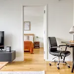 Lic 1Br W Wd Elevator Doorman Nr E River Nyc-850