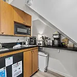 Central Studio- Walking Distance To Times Square