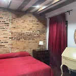 Cozy Bedroom With Bath And Separate Entrance