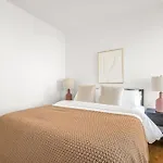 Spacious 3Bedroom 1Bath In The Heart Of The Lower East Side Near Iconic Nyc Landmarks