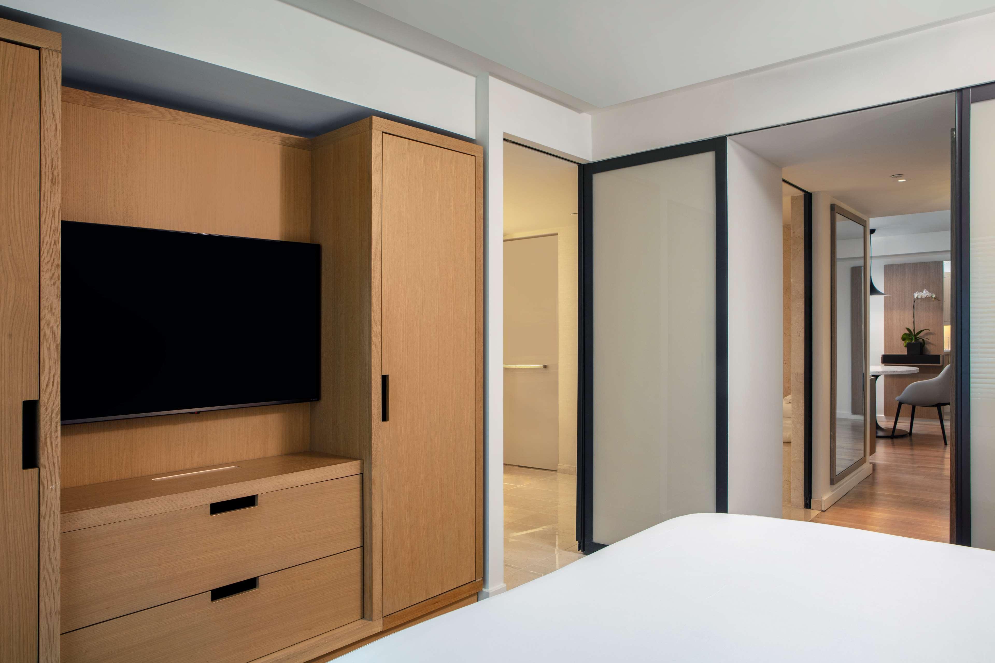 Conrad Downtown Hotel 5*