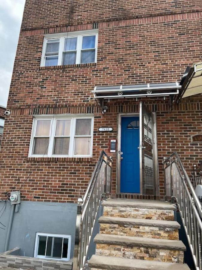 Apartment Deluxe Twin Size Bed-red On The 1st Fl In Elmhurst Ny