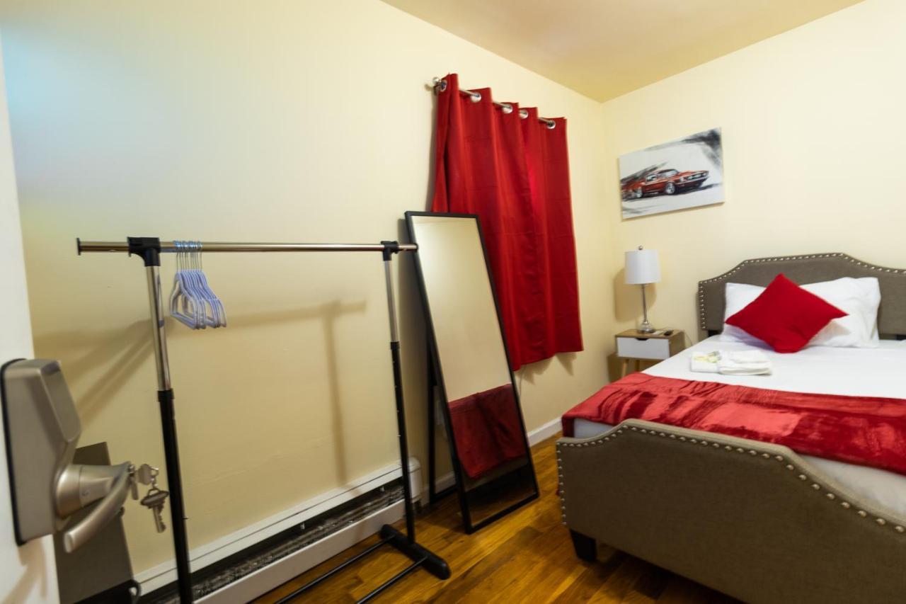 Deluxe Twin Size Bed-red On The 1st Fl In Elmhurst Ny * New York