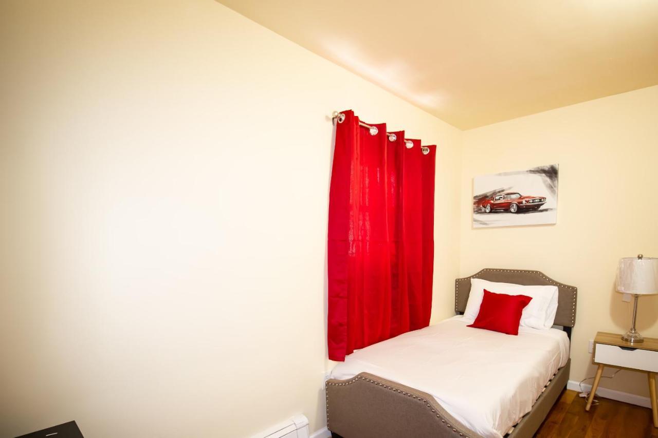 Apartment Deluxe Twin Size Bed-red On The 1st Fl In Elmhurst Ny *