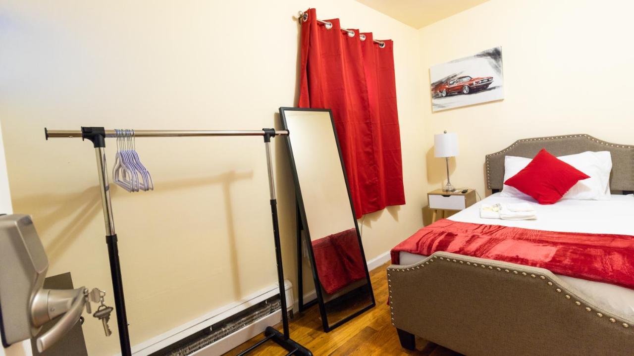 Apartment Deluxe Twin Size Bed-red On The 1st Fl In Elmhurst Ny