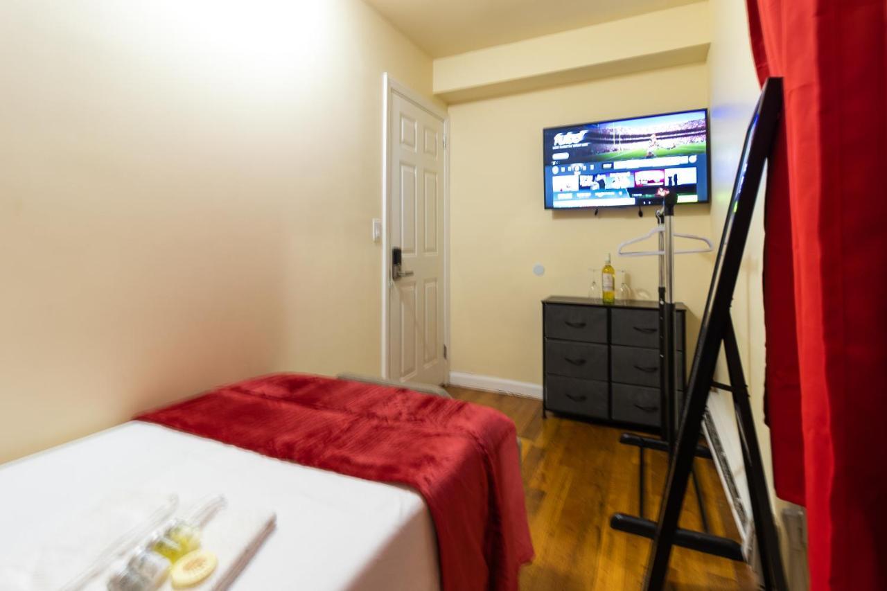 Deluxe Twin Size Bed-red On The 1st Fl In Elmhurst Ny Apartment *