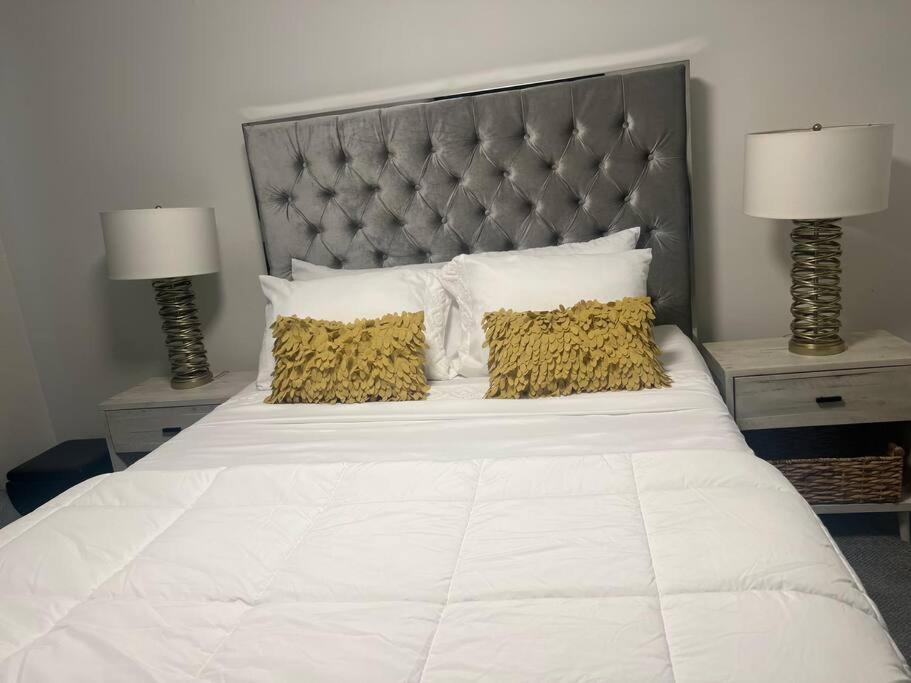 Cozy Lovely 2 Bedroom Apt, 5 Mins From Jfk Apartment