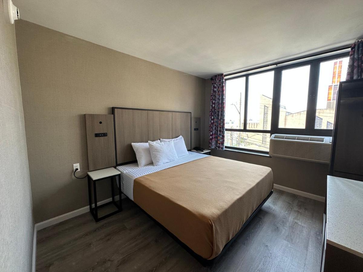 Hotel Regal & Laguardia New York
