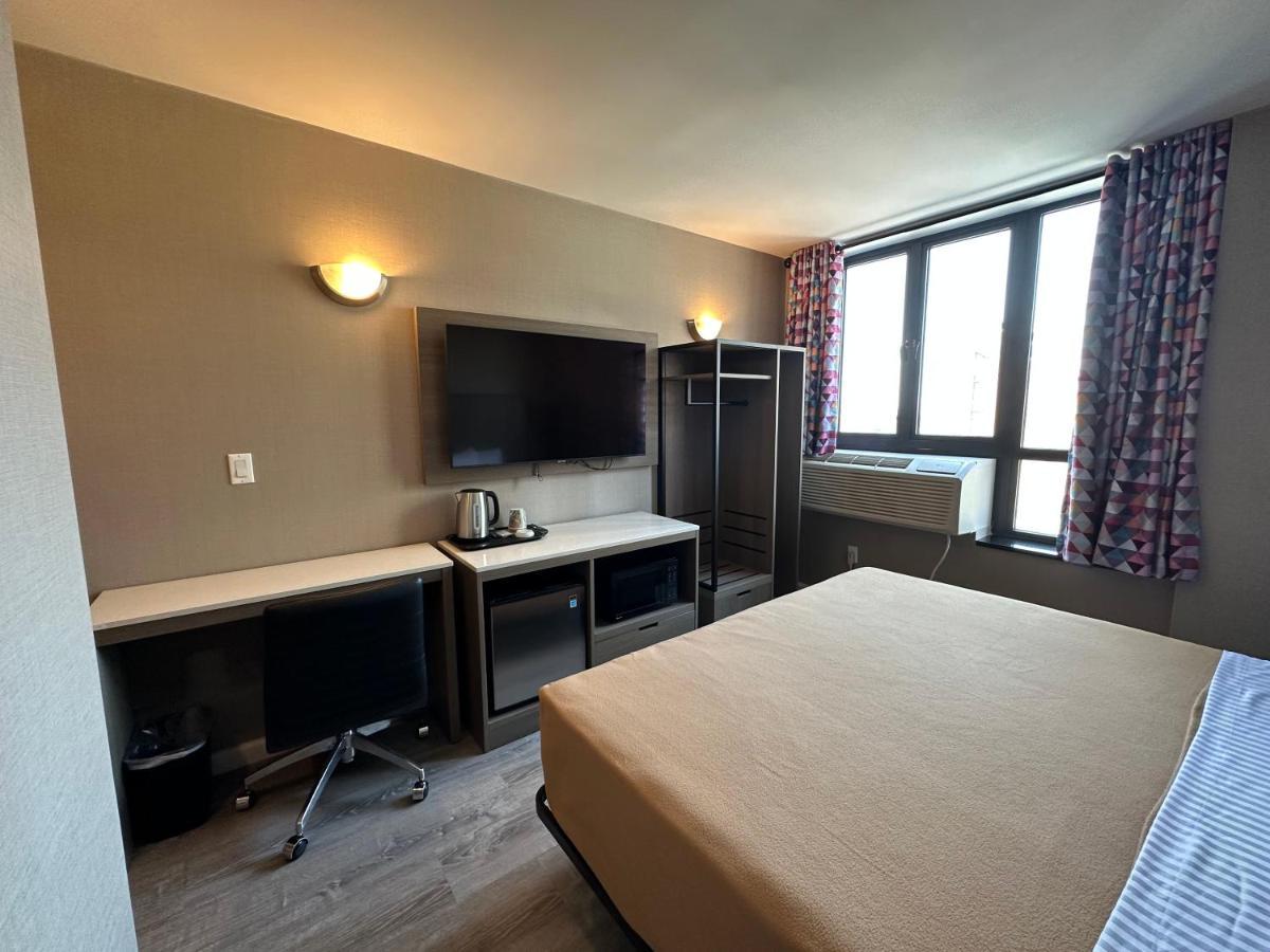 Hotel Regal & Laguardia New York