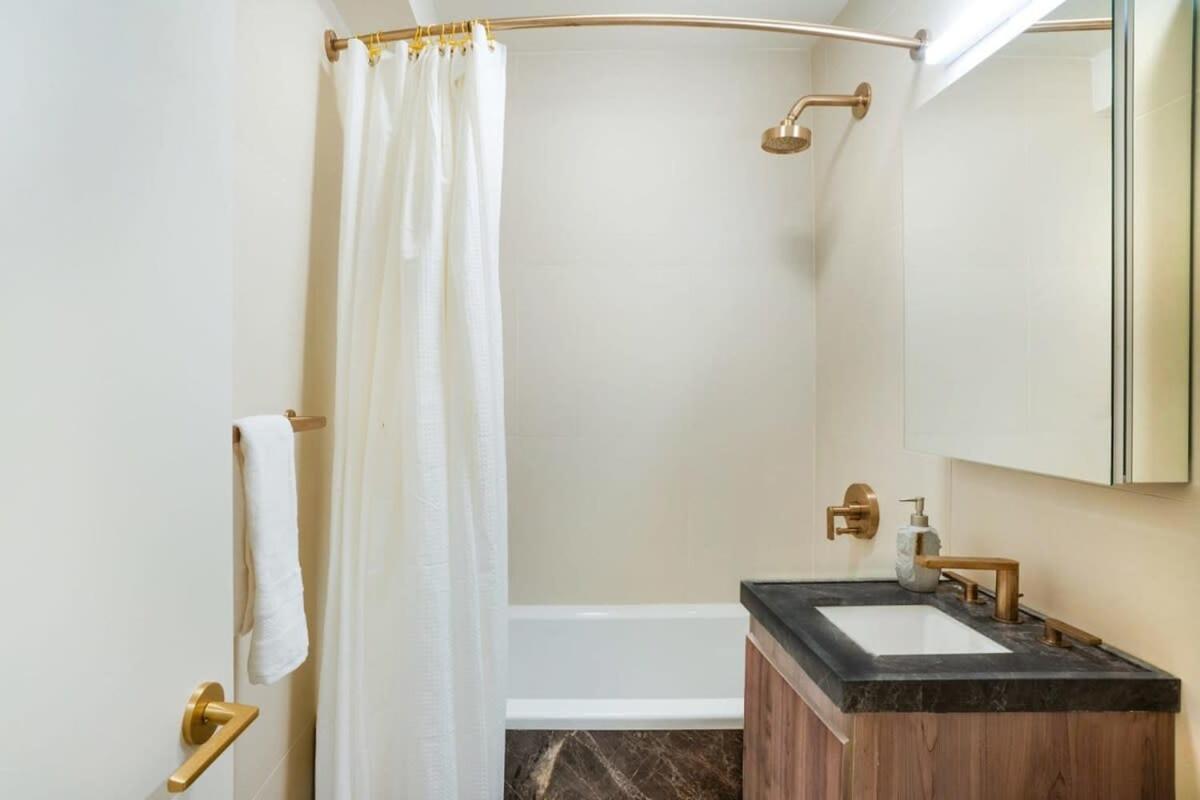 Apartment 52-3de Newly Renovated 2br Bth Midtown East *