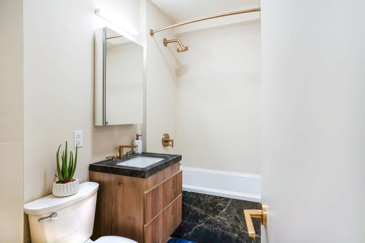 Apartment 52-3de Newly Renovated 2br Bth Midtown East *