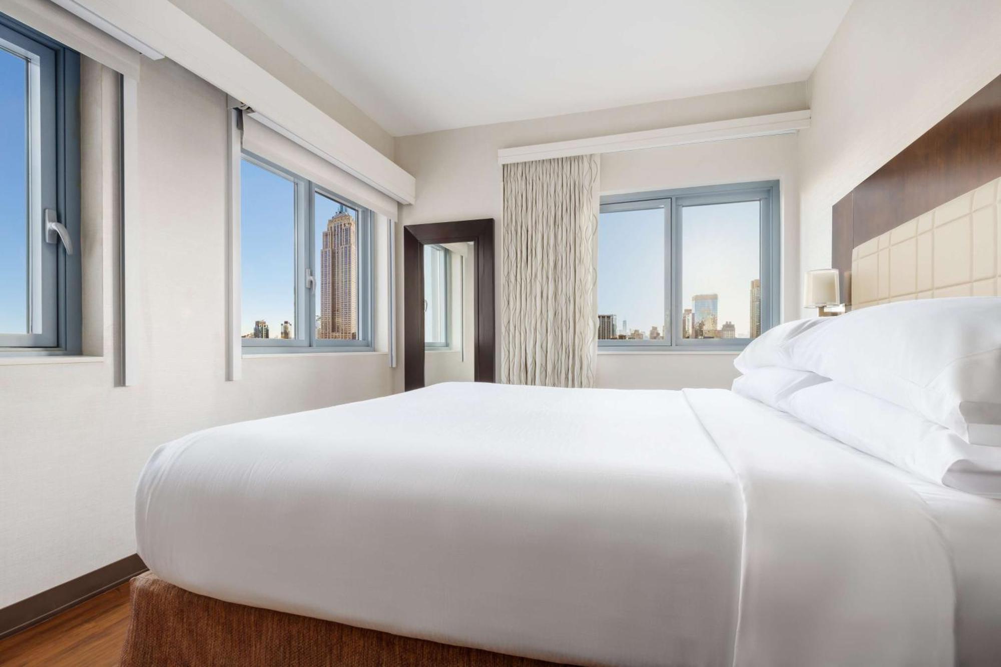 Hotel Embassy By Hilton Manhattan Times Square 4*