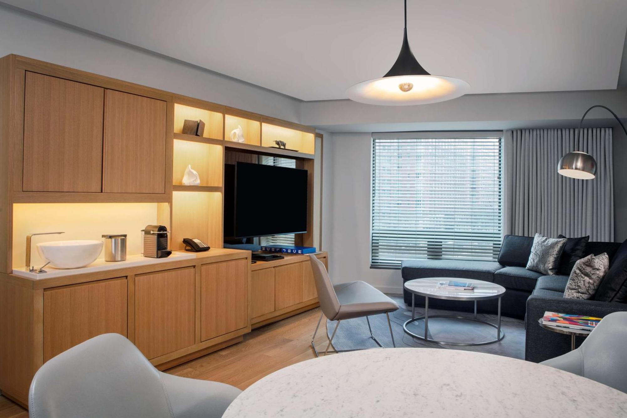 Hotel Conrad Downtown 5*