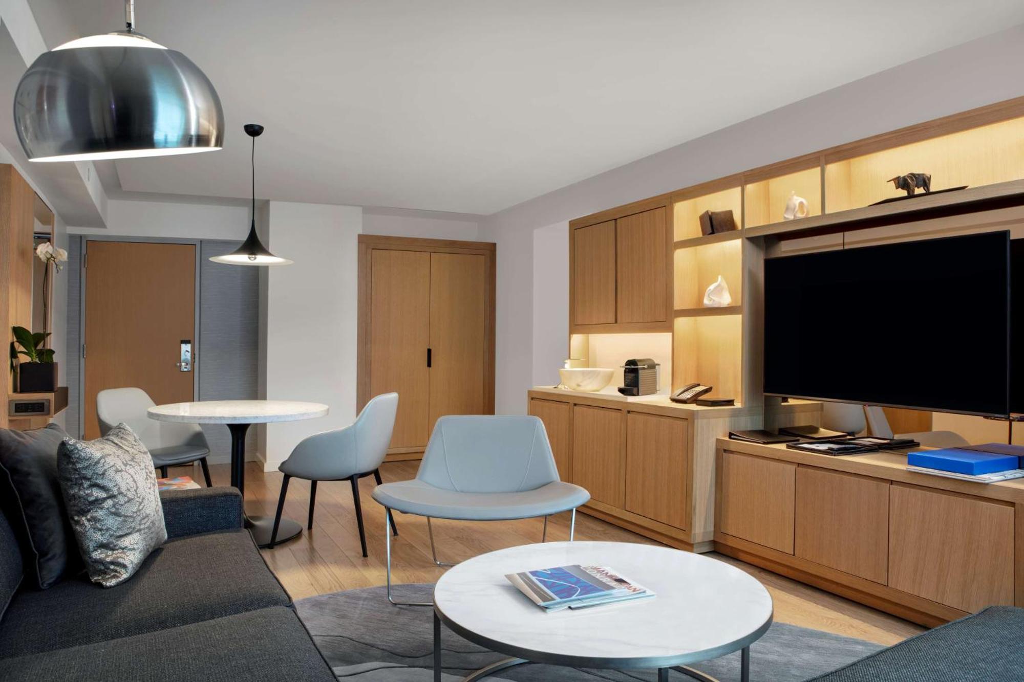 Conrad Downtown 5*