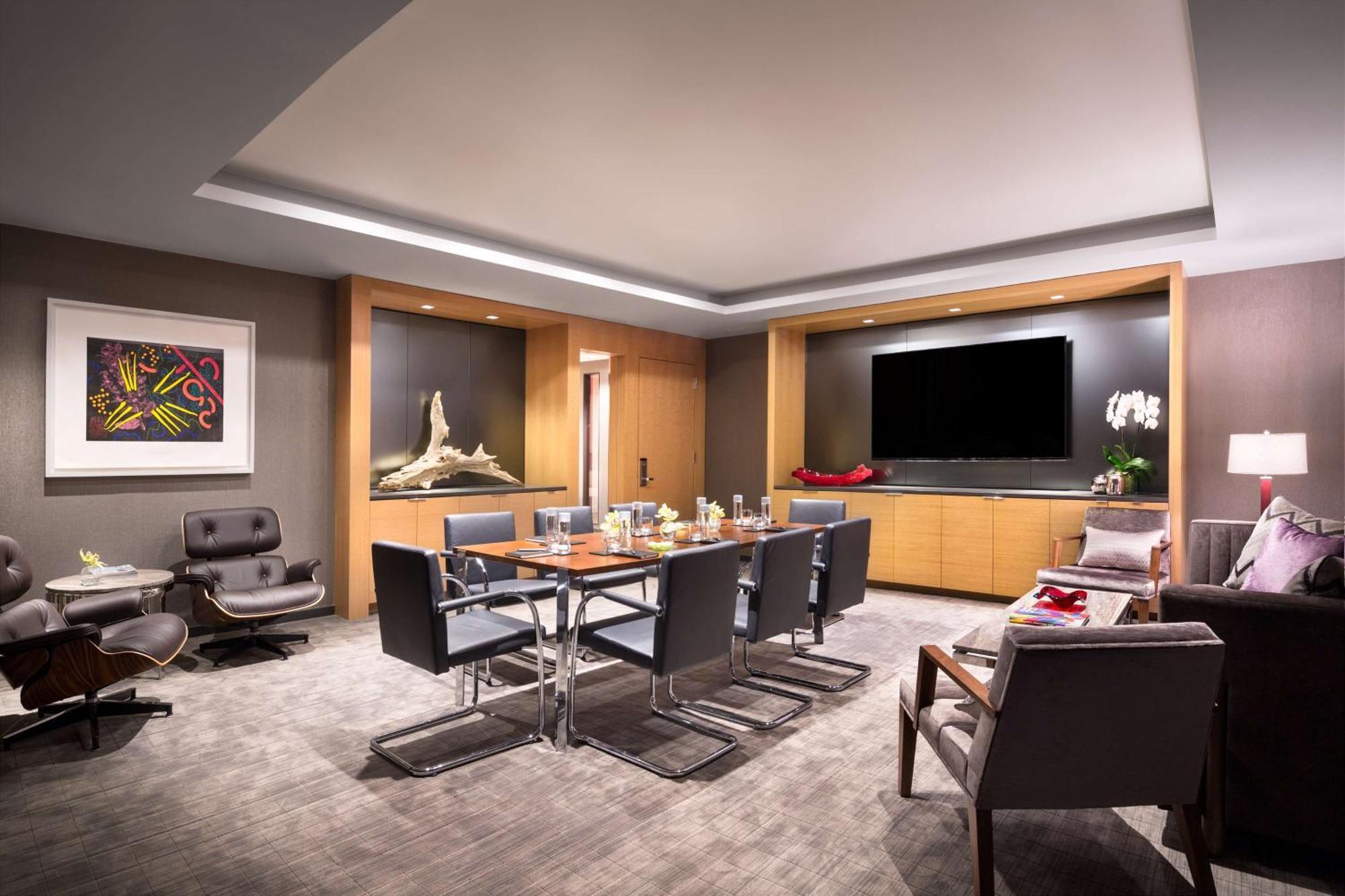 Hotel Conrad Downtown 5*