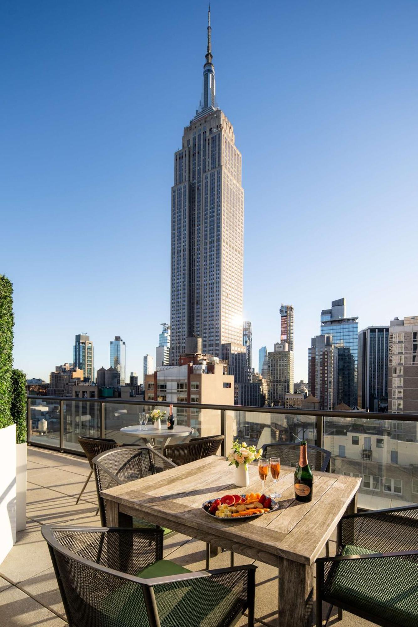 Hotel Embassy By Hilton Manhattan Times Square 4*